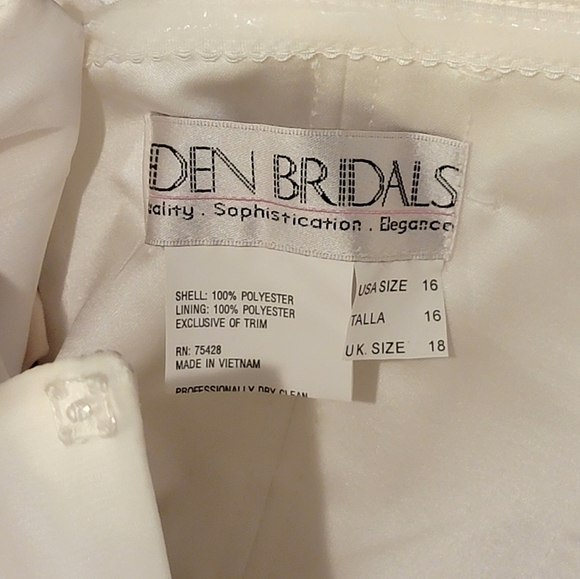 Stunning & Delicate Tiered Lace Eden Bridal Gown NWT - Picture 17 of 17